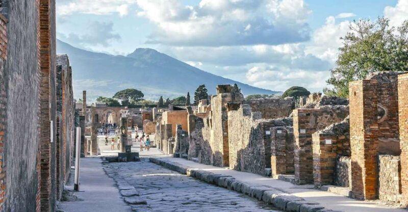 pompeii-guided-tour-in-small-groups-with-an-expert-guide