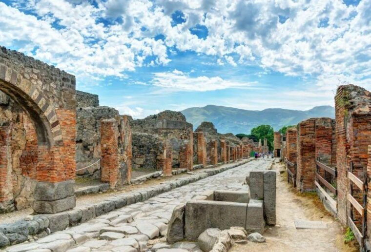 pompeii-private-and-personalized-tour-with-archeologist