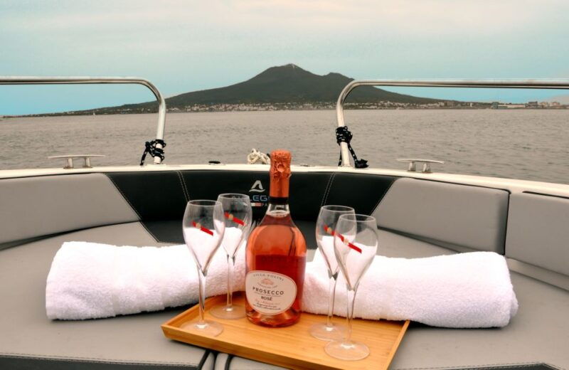 Pompeii: Private Sunset Cuise With Prosecco and Limoncello - Onboard Amenities and Activities
