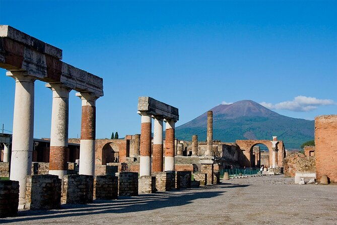 pompeii-private-tour-with-expert-guide-in-archaeology
