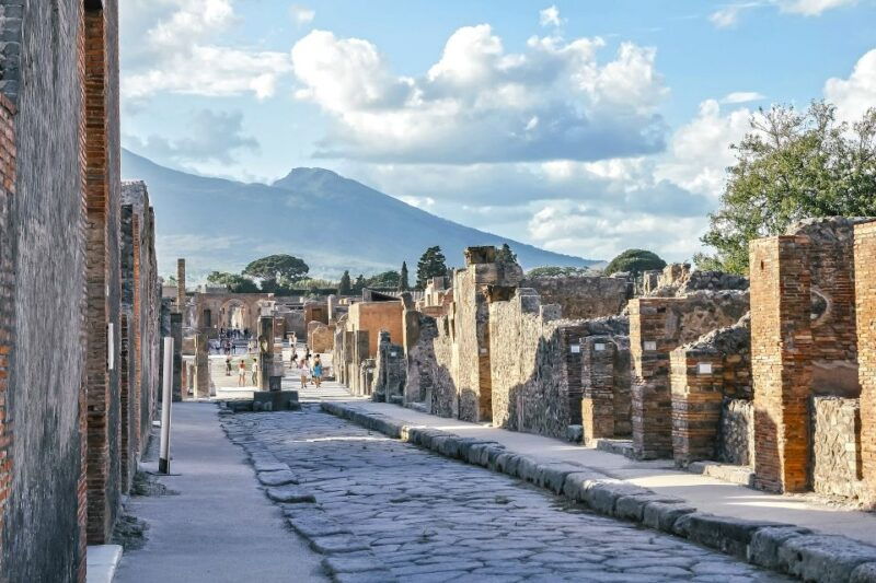 pompeii-ruins-and-vesuvius-full-day-guided-combo-tour