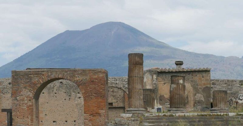 pompeii-ruins-and-vesuvius-full-day-guided-combo-tour
