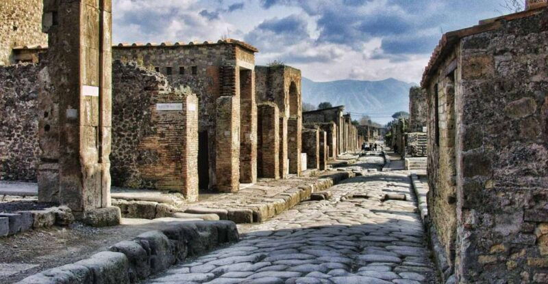 pompeii-skip-the-line-entry-ticket-with-book