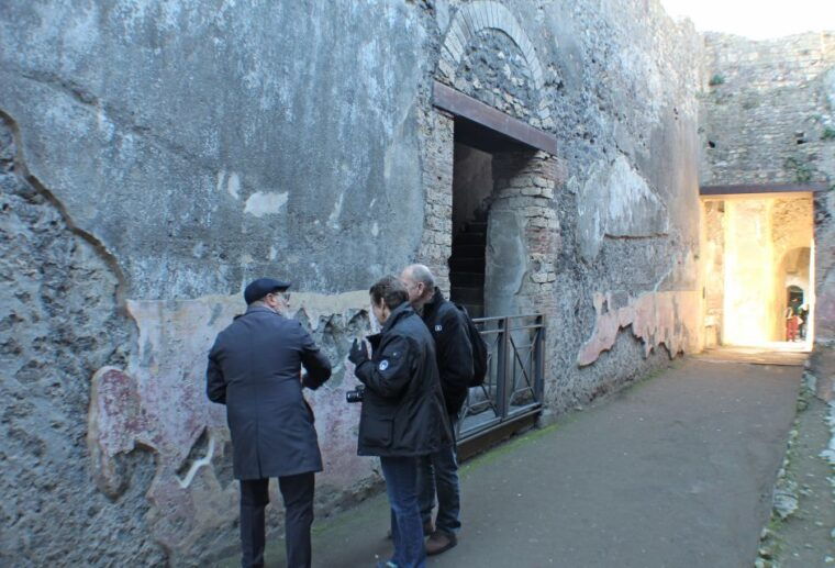 pompeii-skip-the-line-tickets-and-tour-with-archaeologist
