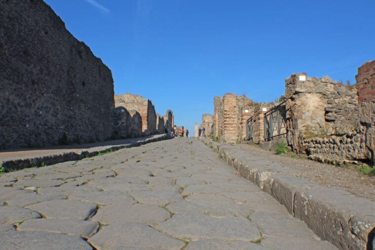 pompeii-skip-the-line-tickets-and-tour-with-archaeologist