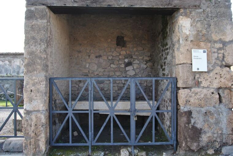 pompeii-small-group-maximum-8-people