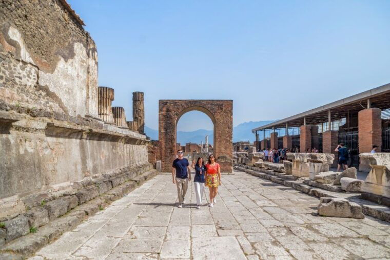 pompeii-small-group-tour-with-an-archaeologist-2