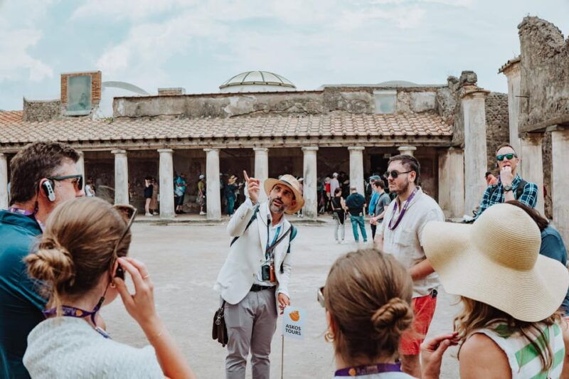 pompeii-small-group-tour-with-an-archaeologist-for-15-people