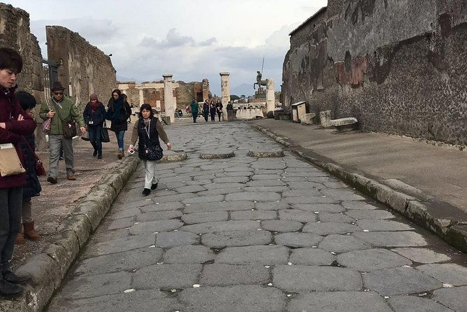pompeii-sorrento-and-wine-tasting-tour-from-naples