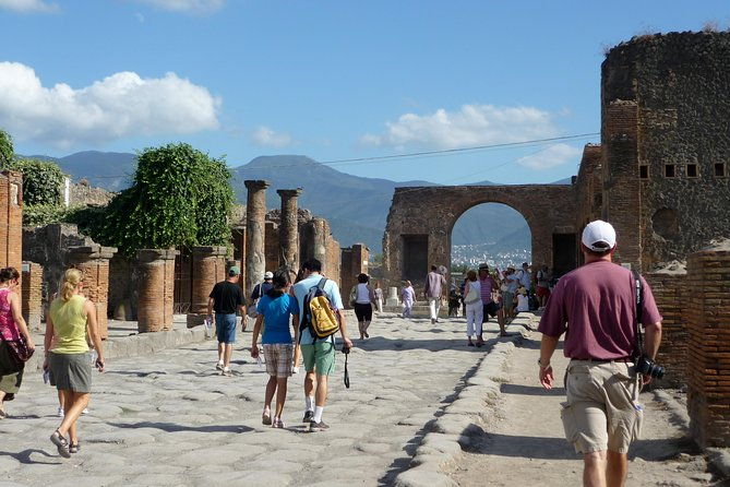pompeii-vesuvius-day-trip-from-naples-italian-light-lunch