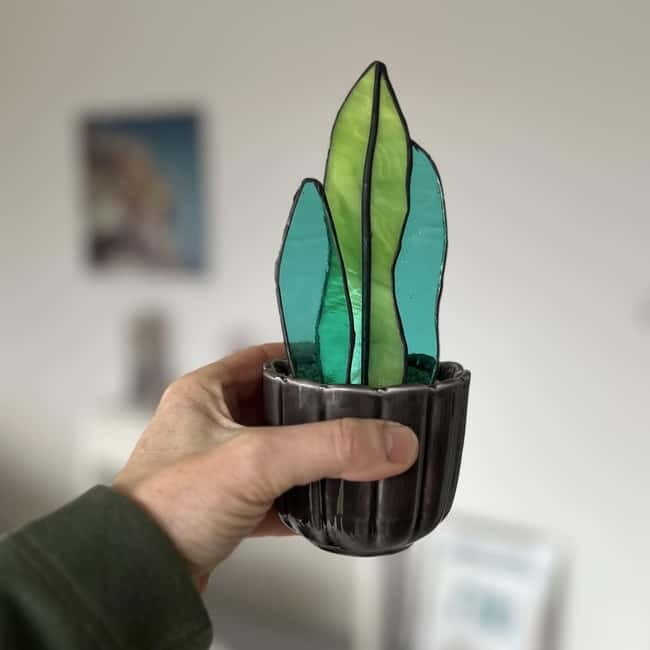Pont-du-Château: create your own Tiffany stained glass cactus plant - Key Points