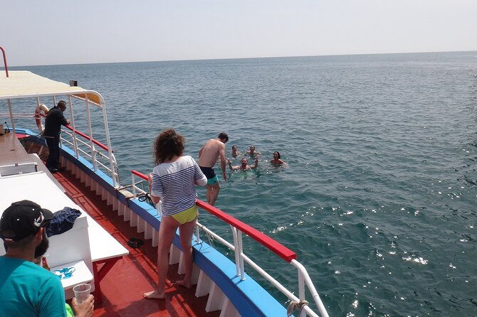 ponta-da-piedade-costal-cruise-and-caves-2h