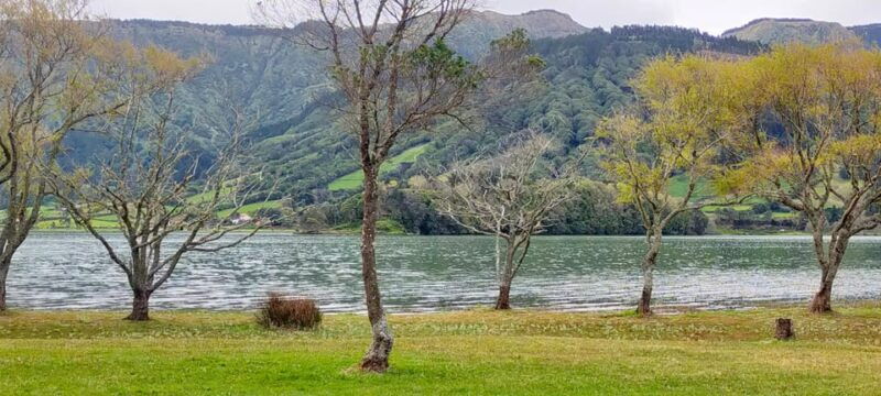 ponta-delgada-private-tour-sete-cidades-green-and-blue-lakes