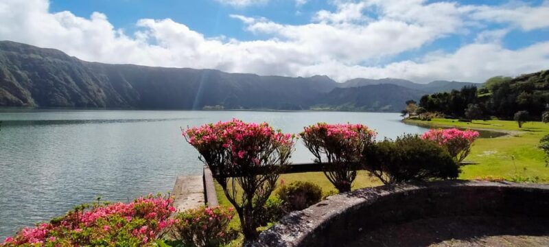 ponta-delgada-private-tour-sete-cidades-green-and-blue-lakes