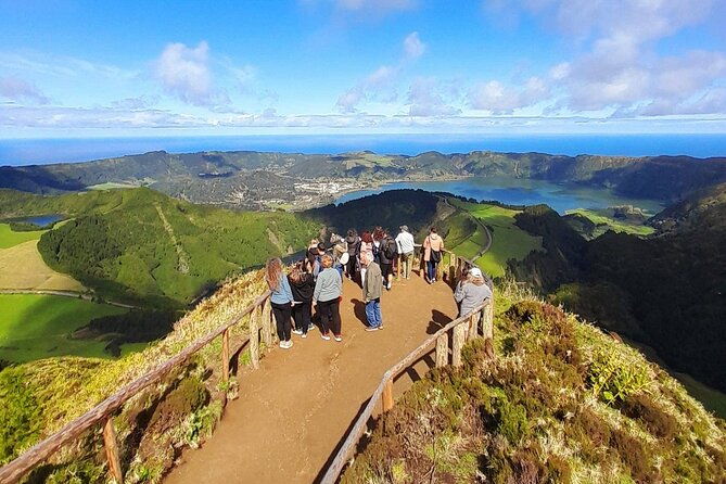 ponta-delgada-private-tour-to-sete-cidades-furnas-volcano