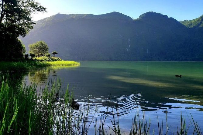 ponta-delgada-shore-excursion-sete-cidades-blue-green-lake