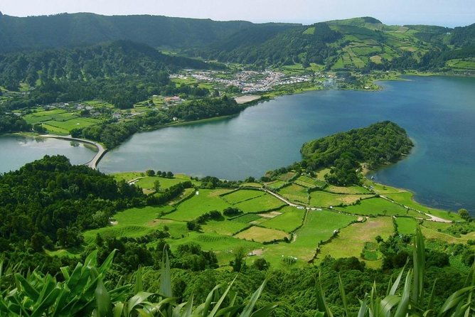ponta-delgada-tour-to-sete-cidades-volcano-lakes