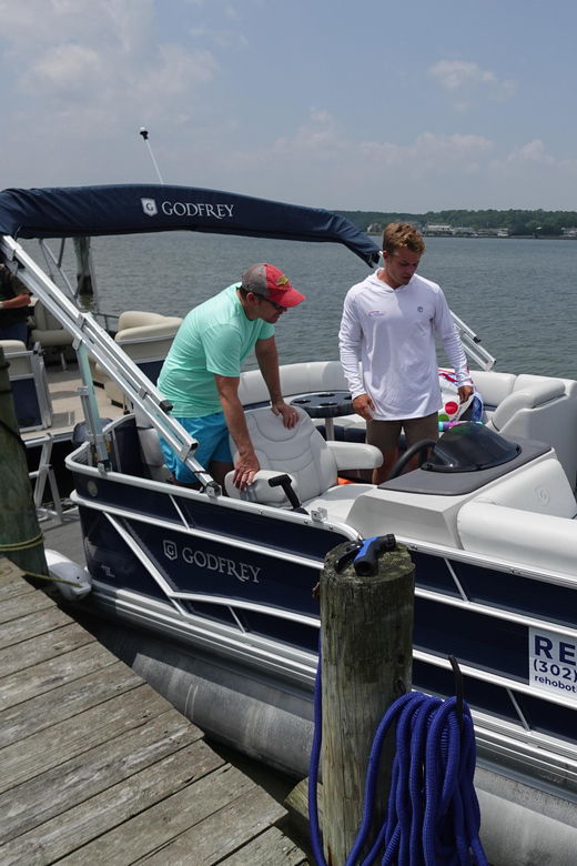 pontoon-boat-rentals-in-dewey-beach-de