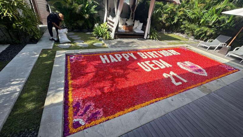 pool-flower-decoration-in-bali-all-inclusive