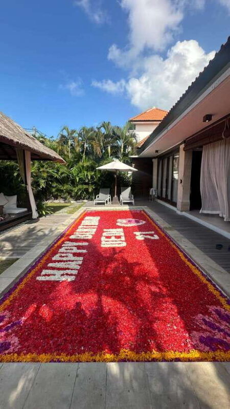 pool-flower-decorations-bali-birthday-honeymoon-anniversary