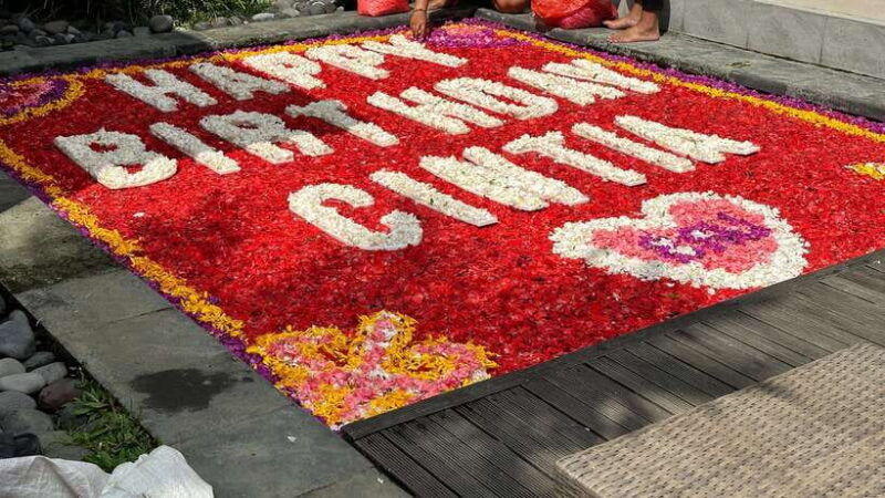 pool-flower-decorations-bali-birthday-honeymoon-anniversary
