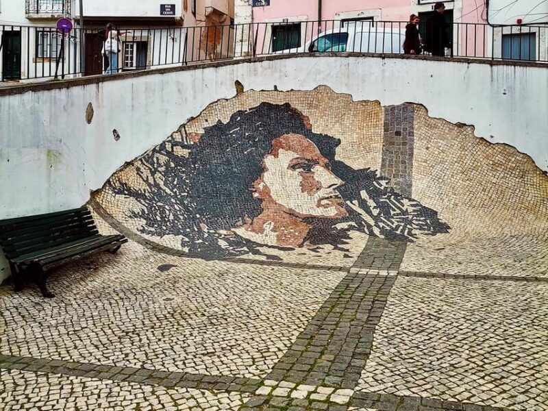 pop-up-lisbon-street-art-walking-tour-mobile-app