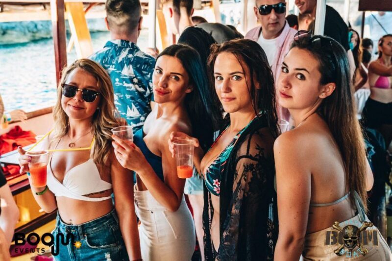Pore: Boat Party Cruise with Drinks, DJ, and After-Party - The Final Hours: Sunset and Dancing Show