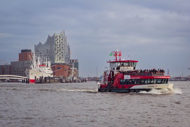 port-and-sankt-pauli-small-group-walking-tour-with-guide
