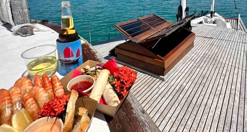Port Douglas: Shaolin Seafood Lunch Sail, with Fresh Prawns - The Experience in Detail