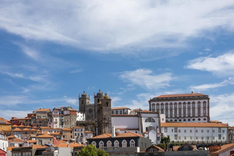port-photo-sessions-in-the-city-of-porto-for-groups-or-individuals