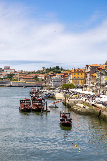 port-photo-sessions-in-the-city-of-porto-for-groups-or-individuals