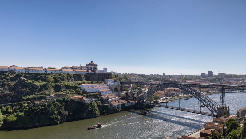 port-photo-sessions-in-the-city-of-porto-for-groups-or-individuals