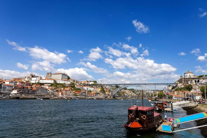 port-photo-sessions-in-the-city-of-porto-for-groups-or-individuals