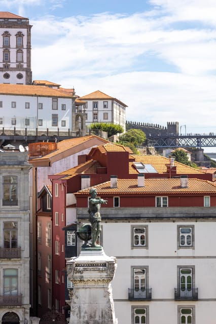 port-photo-sessions-in-the-city-of-porto-for-groups-or-individuals