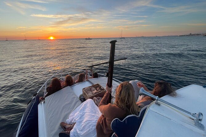 port-private-cruiser-only-for-you-6-bridges-and-sunset-opcion