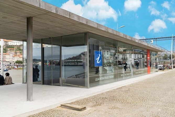 port-wine-tour-3-cellars-7-tastings-12-participants-maximum