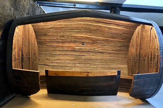 port-wine-tour-3-cellars-7-tastings-12-participants-maximum