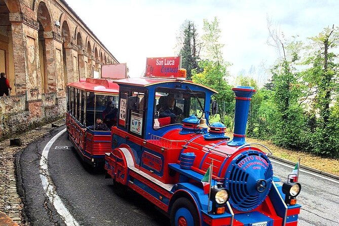 porticoes-of-bologna-and-basilica-san-luca-guided-tour-2