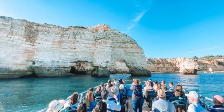 portimao-benagil-caves-dolphins-watching-with-biologist