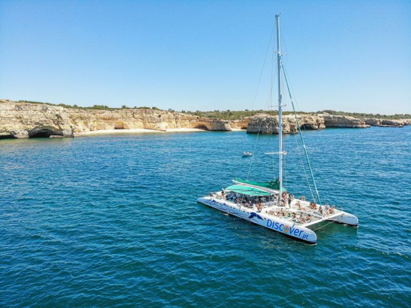 portimao-half-day-catamaran-cruise-to-benagil-carvoeiro