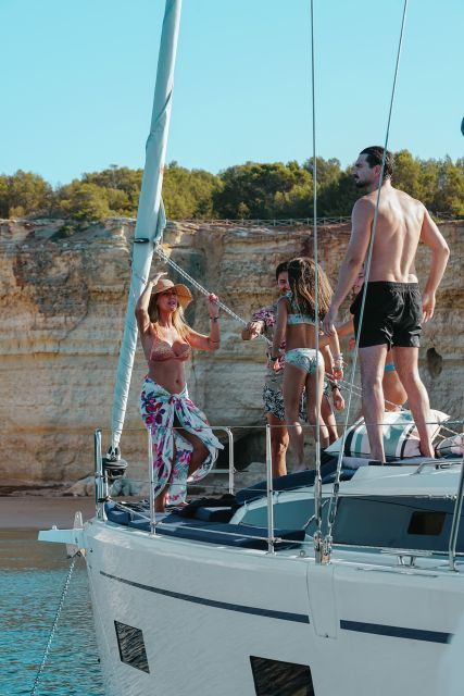 portimao-half-day-sailing-yacht-cruise-to-the-benagil-caves