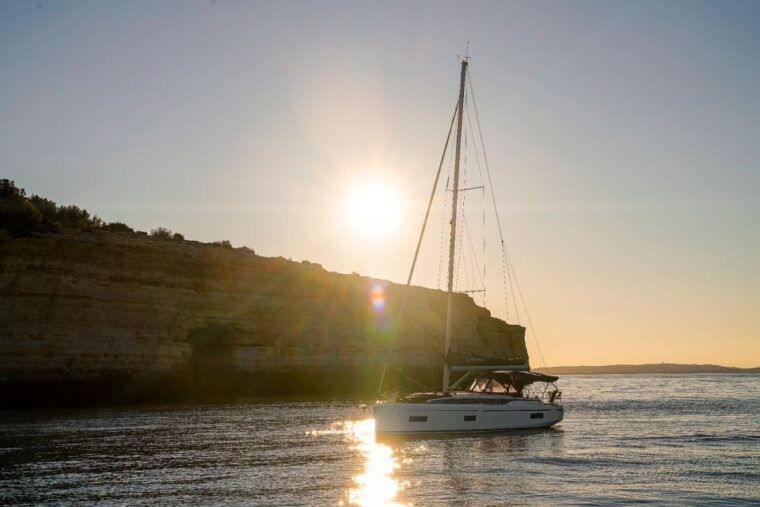 portimao-half-day-sailing-yacht-cruise-to-the-benagil-caves