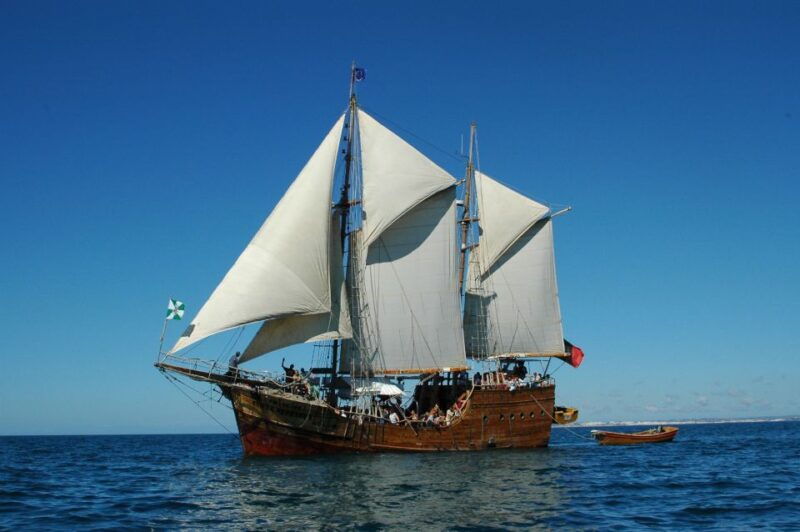 portimao-pirate-ship-cave-cruise