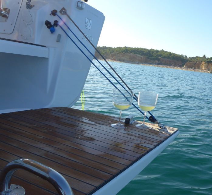 portimao-private-sailing-boat-tour-with-local-wine