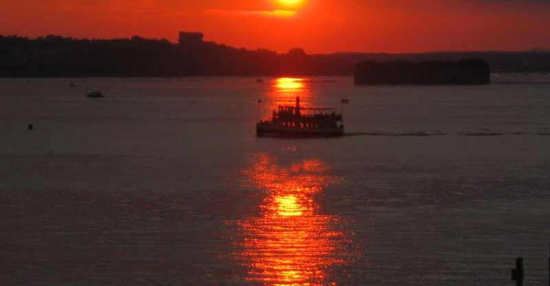 portland-casco-bay-sunset-and-lighthouse-cruise