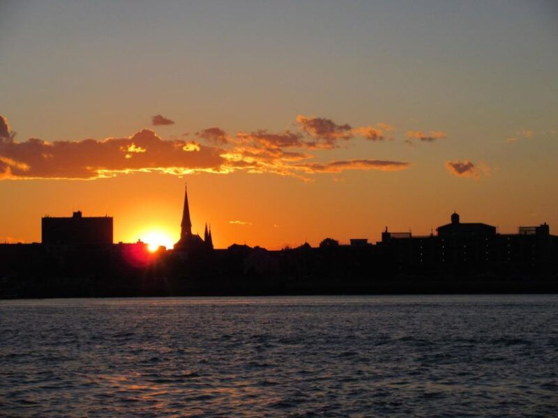 portland-casco-bay-sunset-and-lighthouse-cruise