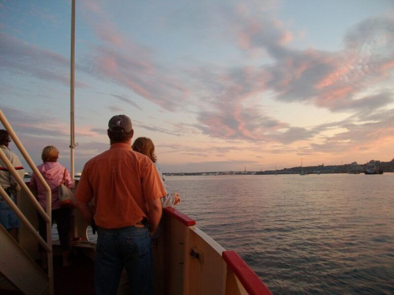 portland-casco-bay-sunset-and-lighthouse-cruise