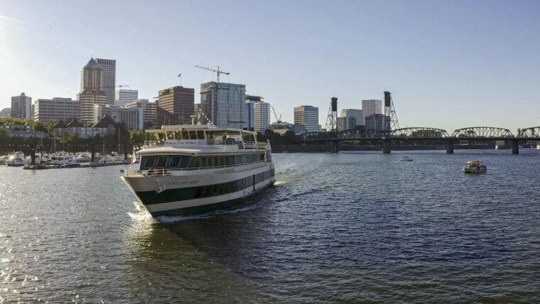 portland-happy-hour-sightseeing-cruise