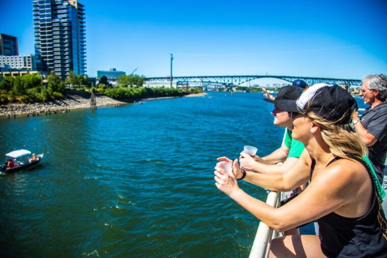 portland-happy-hour-sightseeing-cruise