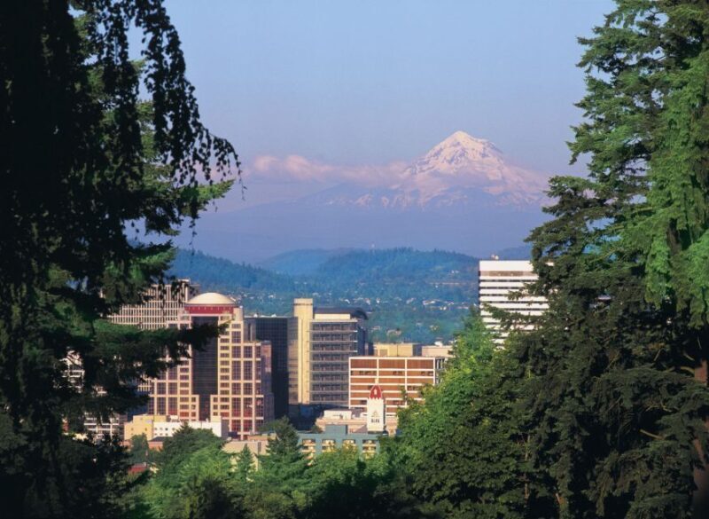Portland, Oregon: Pink Trolley Hop-On Hop-Off Tour - The Guide and Overall Experience